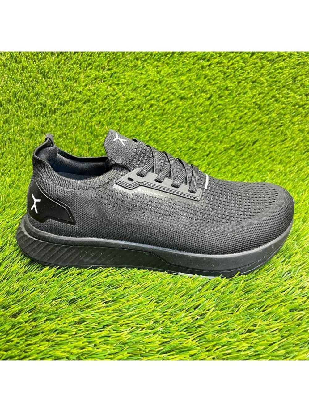Flux Adapt Waterproof Runner Stealth Black Mens Size 8 Barefoot Running Shoes
